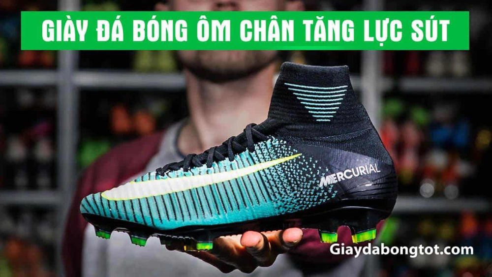 Giày bóng đá ôm chân giúp bạn có thể sút bóng mạnh, căng hơn
