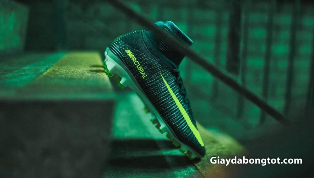Giay da bong Nike CR7 noi ve cuoc doi cua Ronaldo (2)
