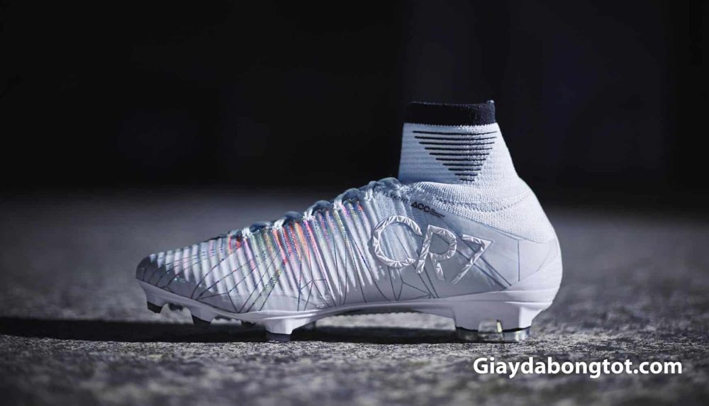 Giay da bong Nike CR7 noi ve cuoc doi cua Ronaldo (4)