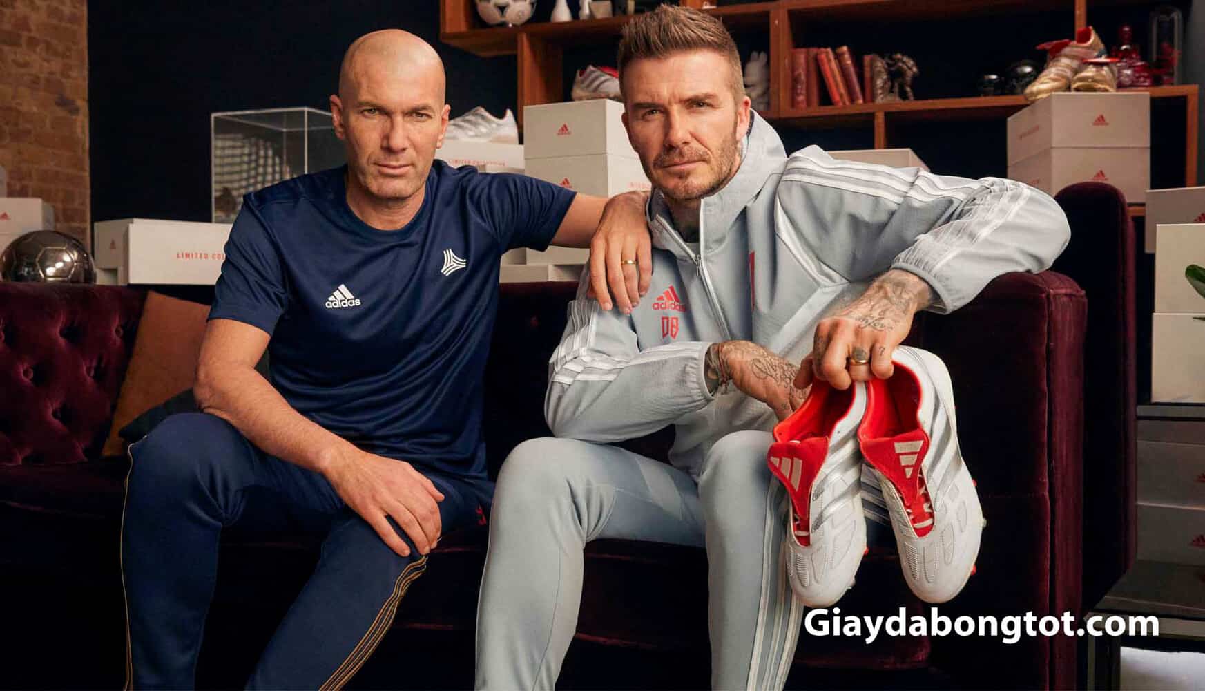 Vẻ đẹp của giày đá bóng Adidas Predator Precision màu trắng trong tay của David Beckham