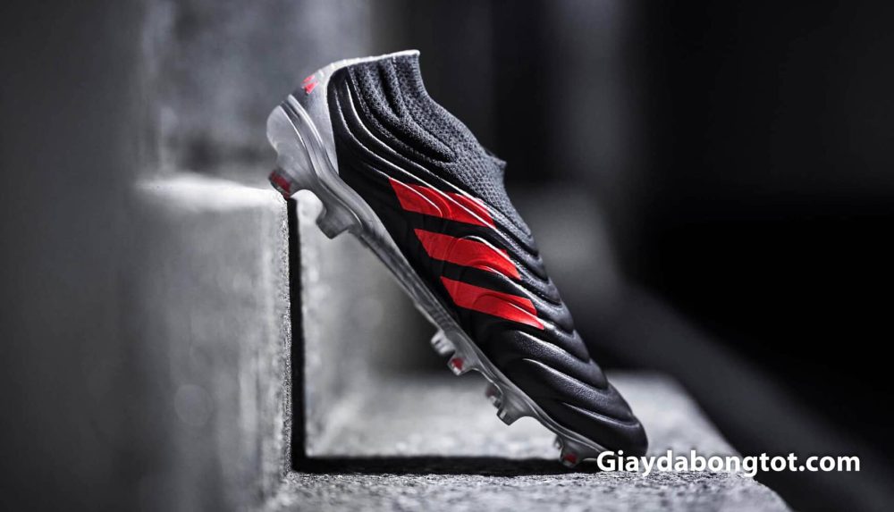 Phiên bản giày đá bóng không dây Copa 19+ với thiết kế vân nổi vẫn giống phiên bản được ra mắt đầu năm 2019