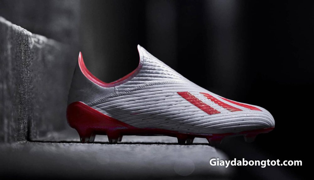 Dòng giày đá bóng Adidas X luôn được quan tâm với trọng lượng nhẹ và thiết kế thon gọn