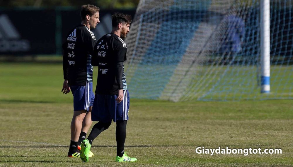 Giay da bong Adidas Messi 18.1 su dung tai Worldcup 2018 mau xanh la