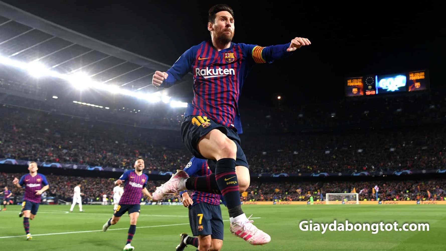 Messi mang giay da bong mau hong tai champions league 2019