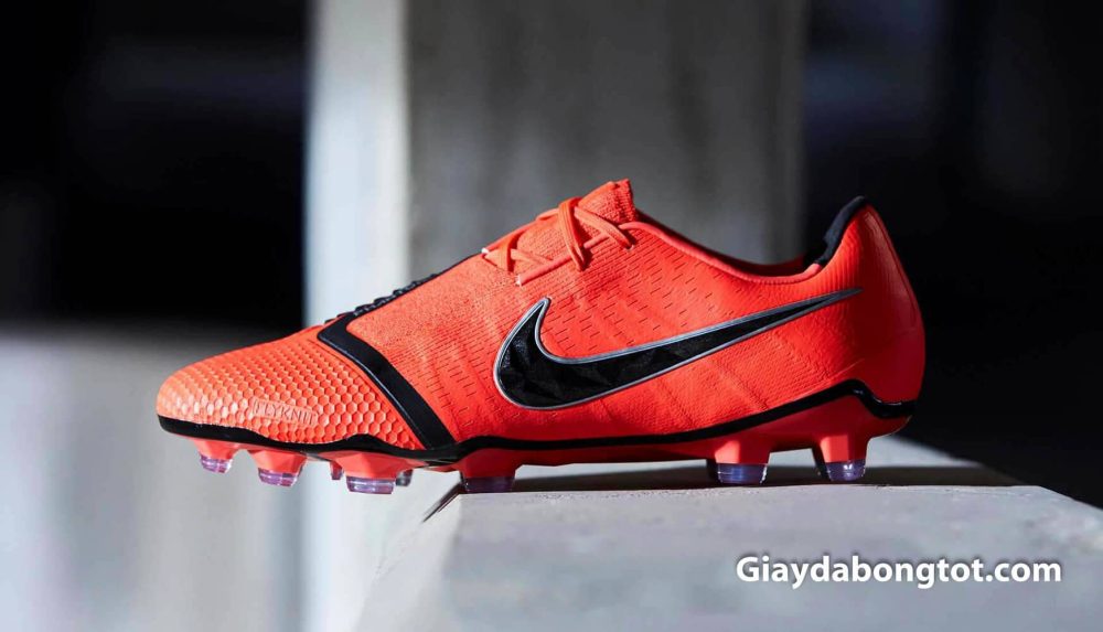 Marcus Rashford, Victor Lindelof: Sử dụng giày đá banh Nike Phantom VNM