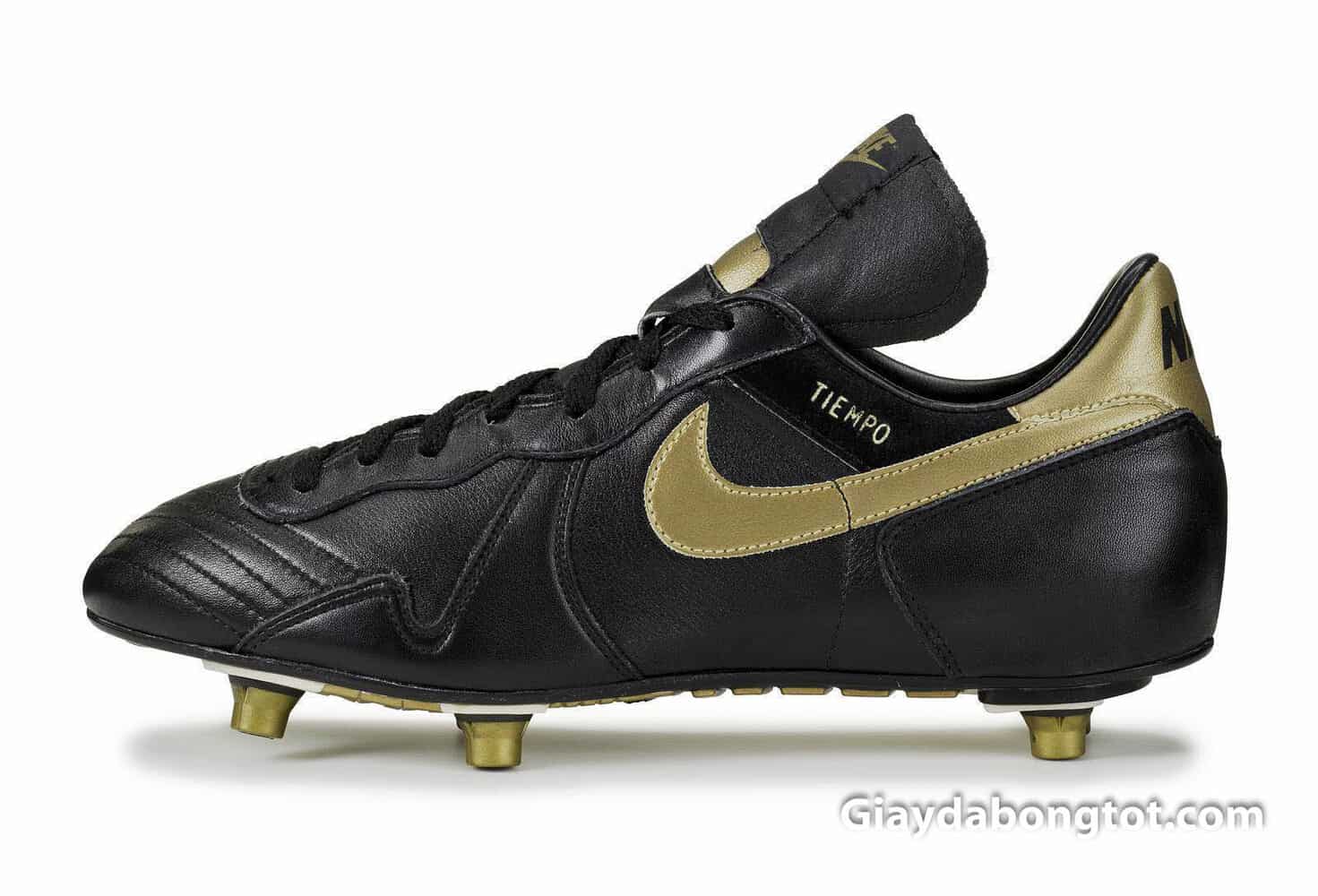 Giày đá bóng Nike Tiempo D được ra mắt vào những năm 1984 thế kỷ trước