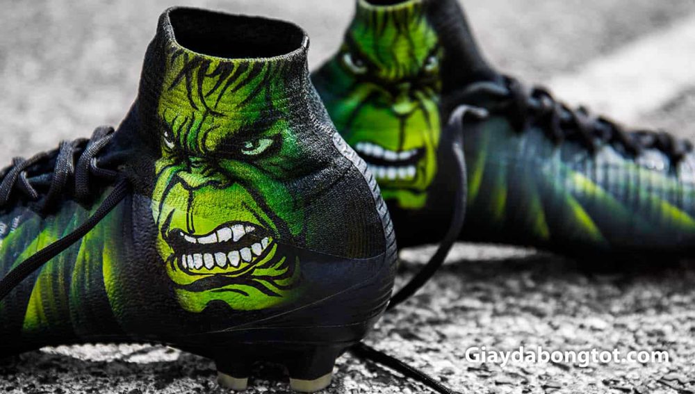 Đôi giày đá bóng Nike cao cổ in hình Hulk cực kỳ đẹp mắt