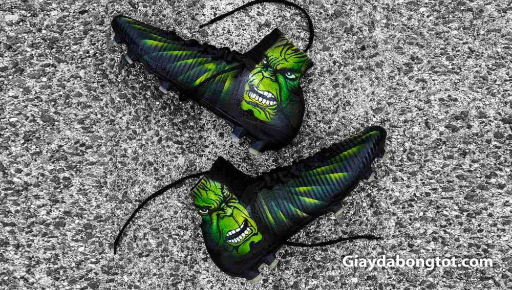 Mẫu giày đá bóng in hình Hulk của biệt đội Avengers