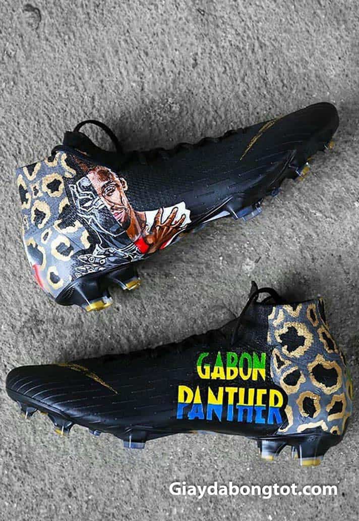 Đôi giày đá banh custom của Aubameyang với hình tượng của Black Panther