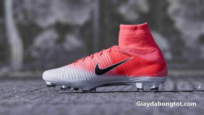 Giày đá bóng Nike màu hồng trắng cực kỳ đẹp mắt trong bộ sưu tập Motion Blur