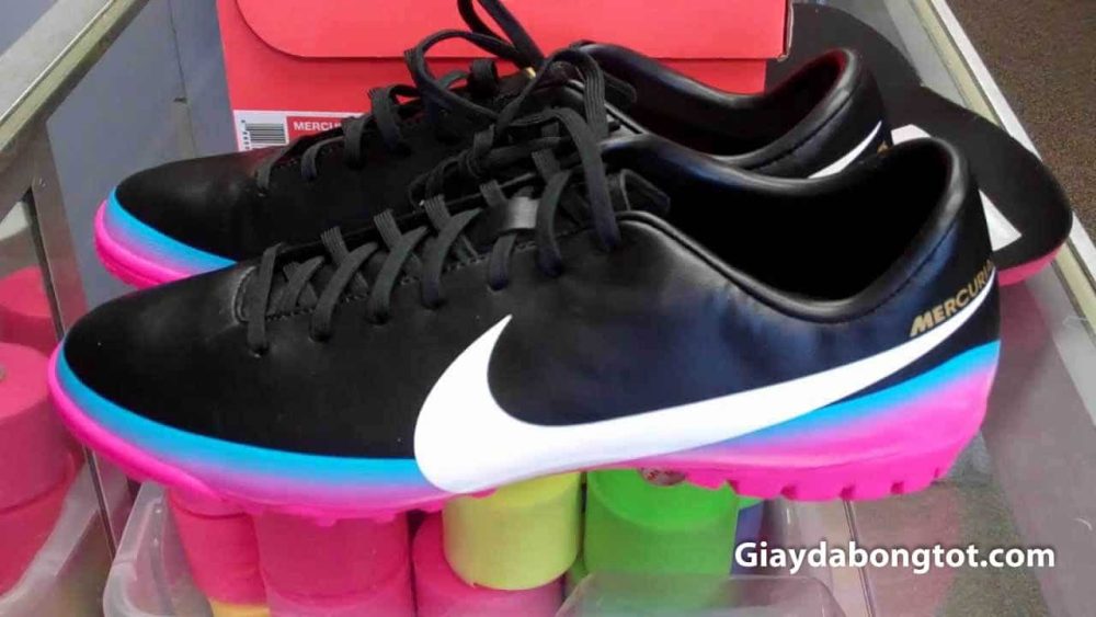 Giày đá bóng Nike Mercurial Victory III đinh TF vào những năm 2008