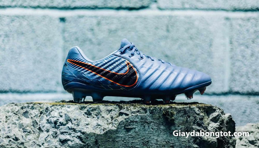 Giày da bóng da thật Nike Tiempo Legend VII được sản xuất với da kangaroo êm mềm