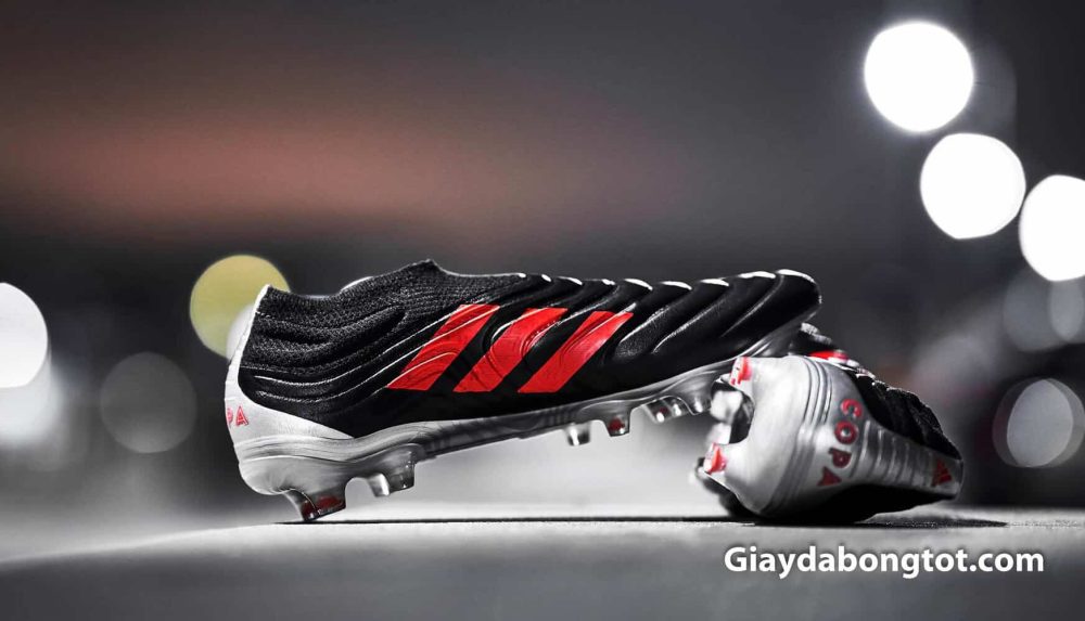 Phiên bản giày bóng đá da thật Copa 19+ được sản xuất với da kangaroo êm mềm