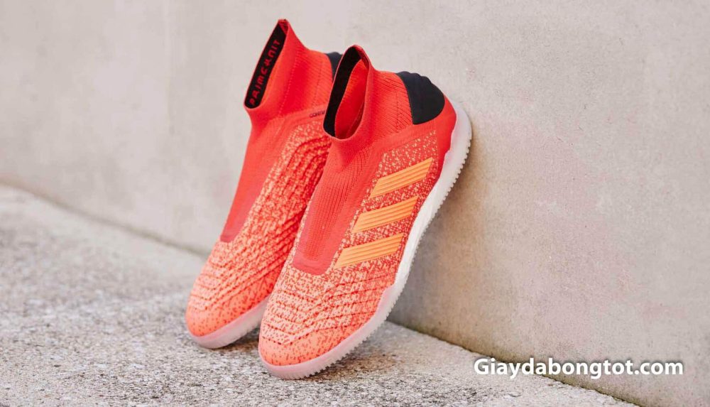 Giày đá bóng không dây Adidas Predator 19+ có cả phiên bản IC và TF cho các mặt sân không chuyên