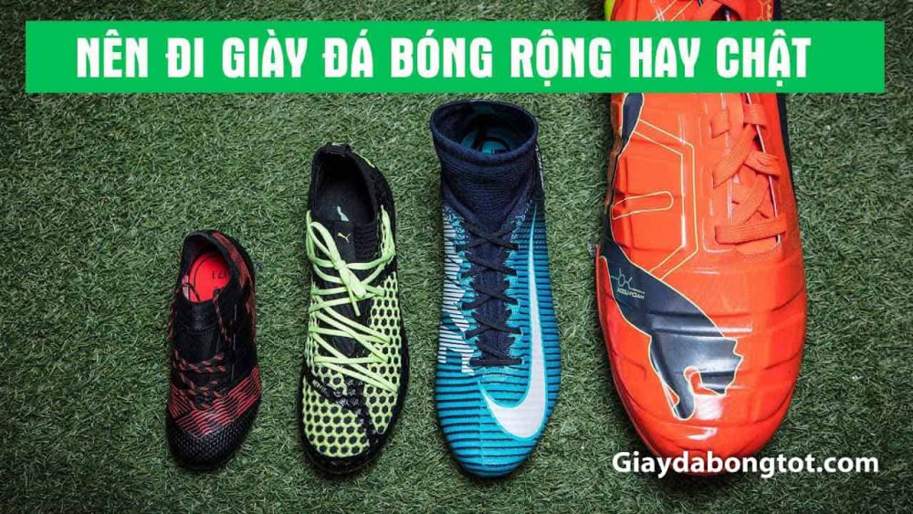 Giày đá bóng rộng hay chật đều không tốt khi chơi bóng đá