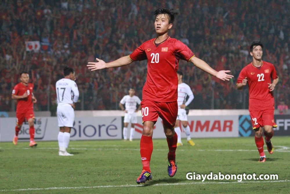 Phan Văn Đức sử dụng dòng giày đá bóng cũ Adidas Adizero F50