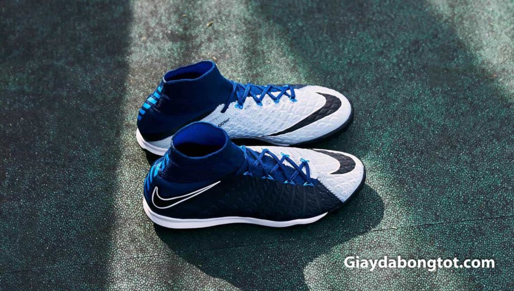 Giày sân cỏ nhân tạo Nike Hypervenom X Proximo II ra mắt vào khoảng 2016-2018