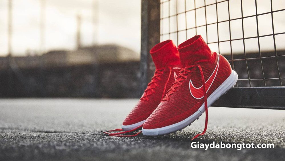 Giày Nike cao cổ Magista X Proximo I sân cỏ nhân tạo được giới trẻ đón nhận vào những năm 2014-2015