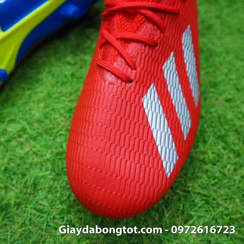 Giày đá banh Adidas X19.3 FG có lớp da làm bằng vải, phủ bên ngoài là lớp nhựa dẻo mỏng chống nước