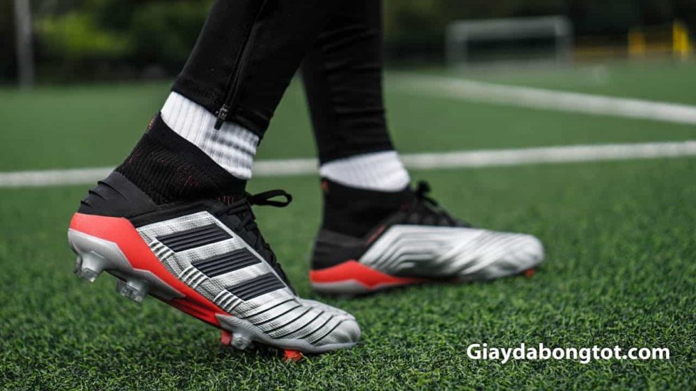 Thủ môn của Real Madrid sử dụng Adidas Predator 19.1 gam màu mới nhất tính đến tháng 6, 2019