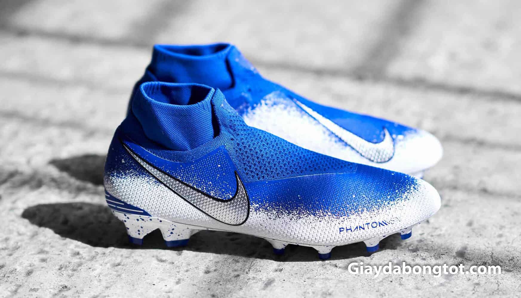Giày bóng đá Nike Phantom VSN cao cổ "Euphoria Mode" được phối màu xanh dương trắng đẹp mắt