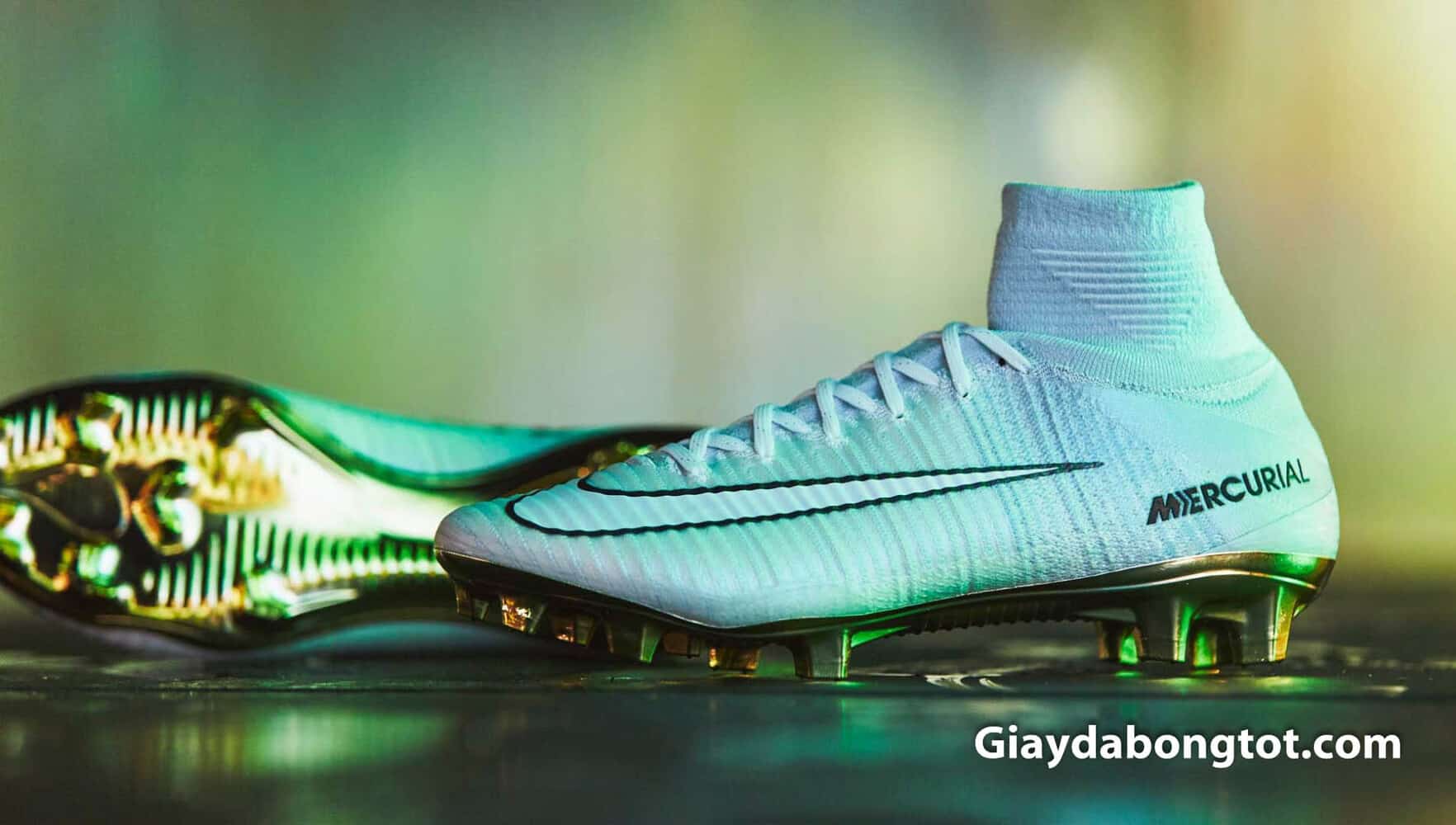 Giày cổ cao đá bóng Nike Mercurial Superfly CR7 Vitórias được ra mắt để kỷ niệm danh hiệu quả bóng vàng thứ 4 của Ronaldo CR7