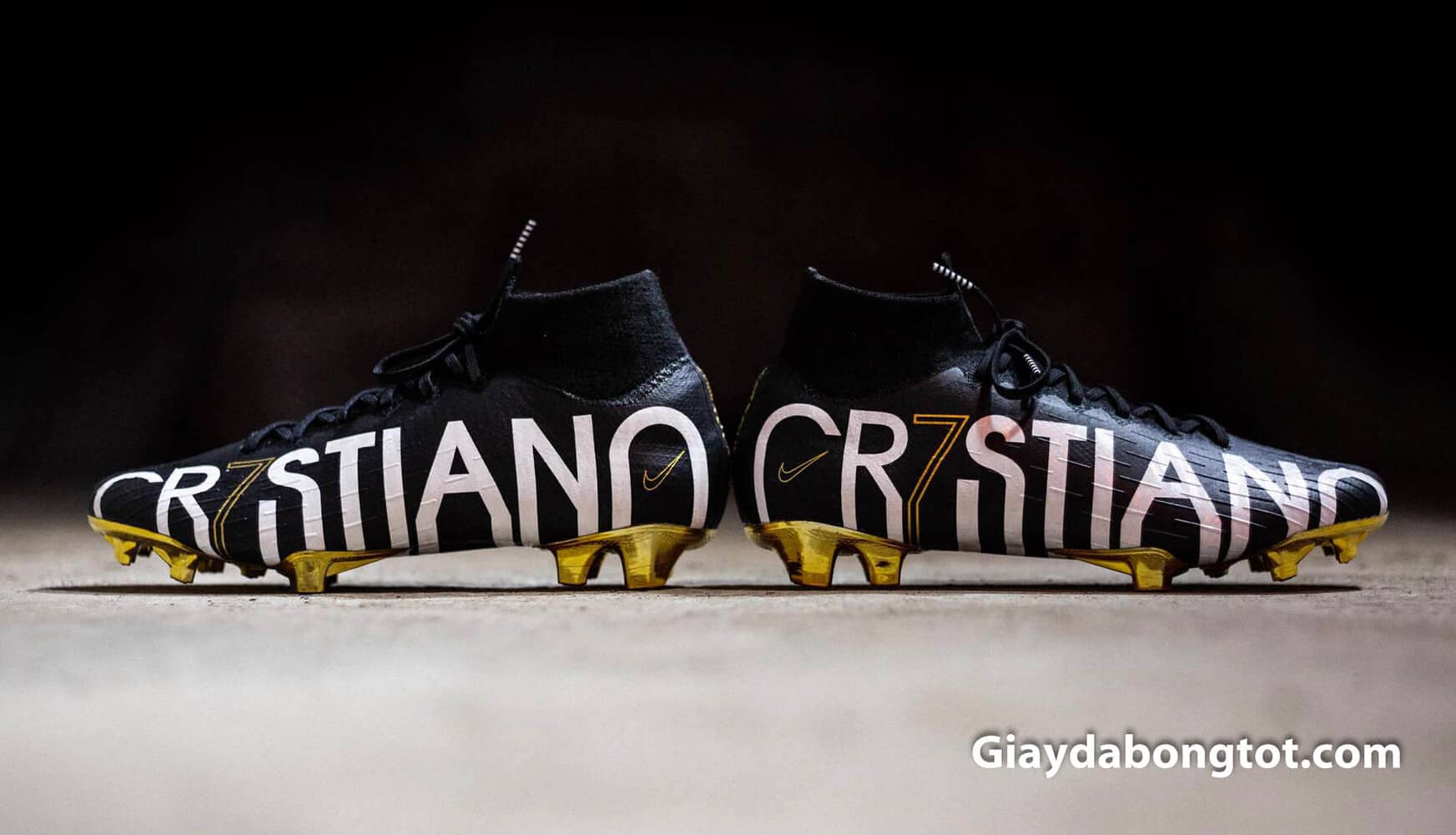 Ronaldo đã chuyển sang sử dụng giày Nike Mercurial Superfly CR7 phiên bản đặc biệt màu đen mới nhất 2019