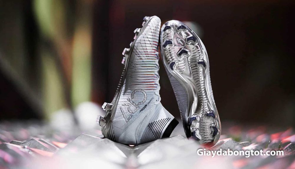 Phiên bản giới hạn giày Nike CR7 cao cổ Chapter 5 được thiết kế như một viên ngọc màu trắng