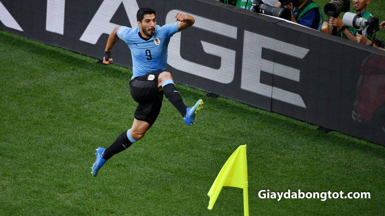 Suarez sử dụng giày đá bóng không dây Adidas X18+ tại Worldcup 2018