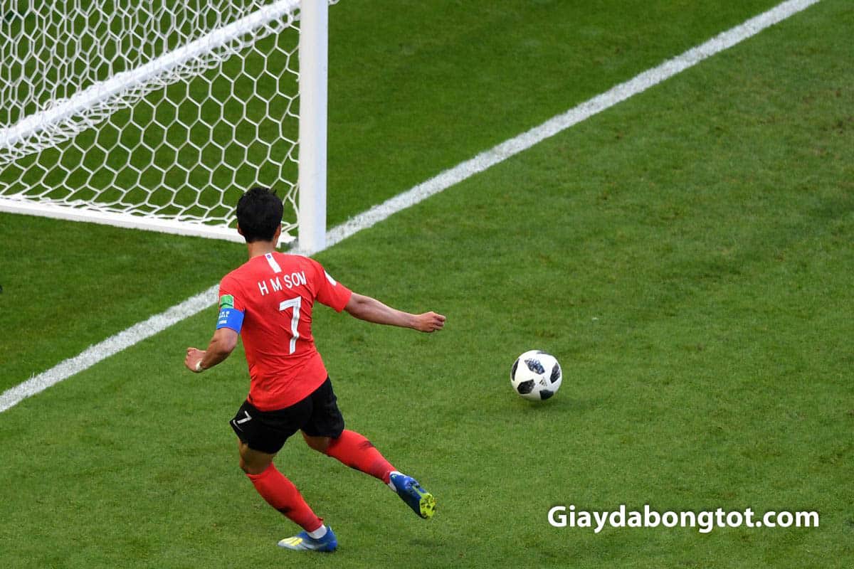 Son Heung-Min ghi 2 bàn thắng tại Worldcup 2018 với giày không dây Adidas X18+