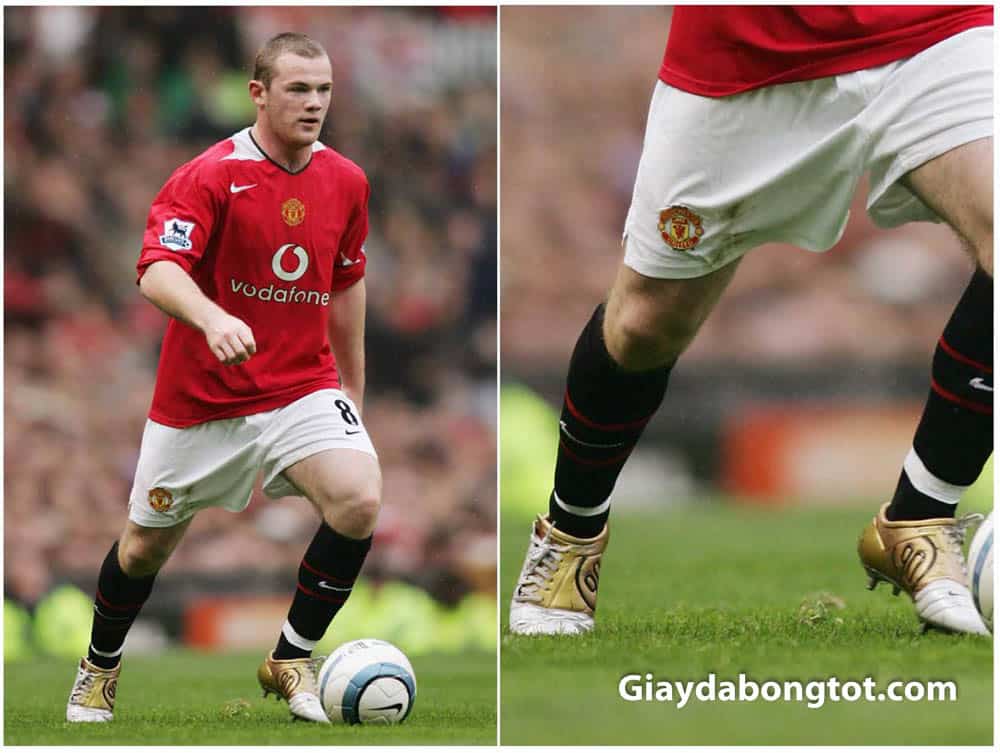 Rooney ra sân trong màu áo Manchester United lần đầu với Nike Air Zoom T90 III