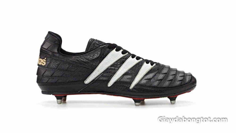 Ông tổ của dòng giày Adidas Predator được làm bằng da thật với các vân nổi gồ ghề đẹp mắt
