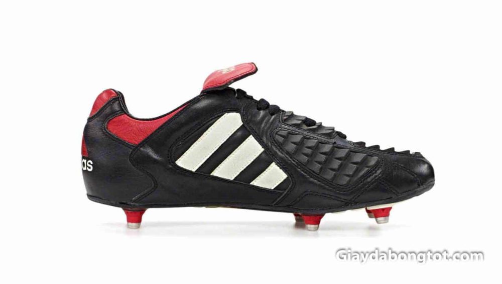 Adidas Predator Touch bắt đầu xu hướng lưỡi gà che dây cho dòng giày Predator cổ