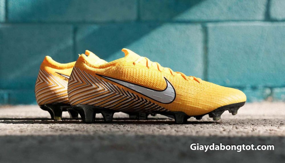 Phiên bản giày đá banh Nike Mercurial Vapor XII được nhiều cầu thủ lựa chọn với trọng lượng nhẹ