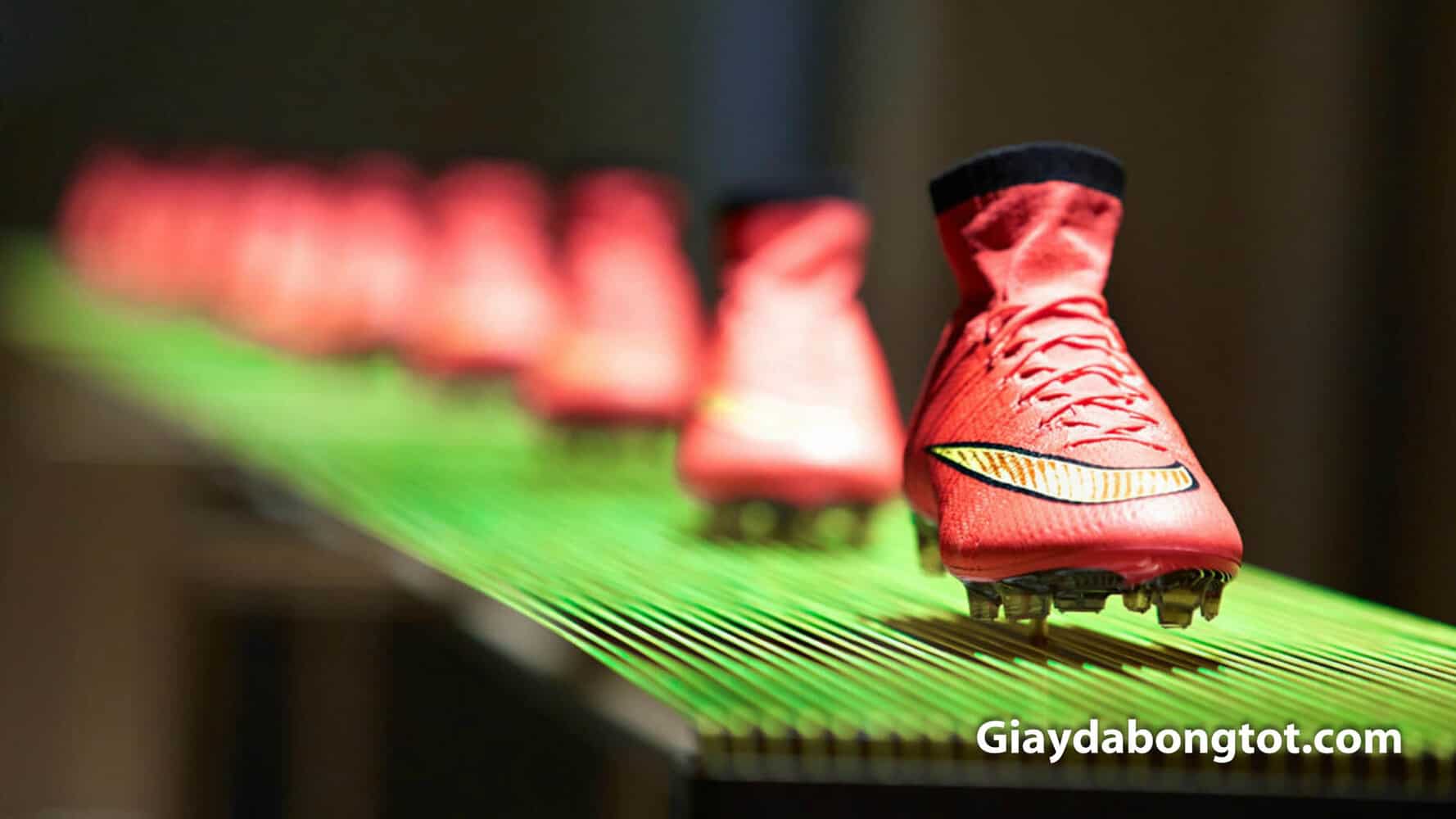 Da vải sợi dệt là xu hướng sản xuất của hiện tại và tương lai của giày bóng đá