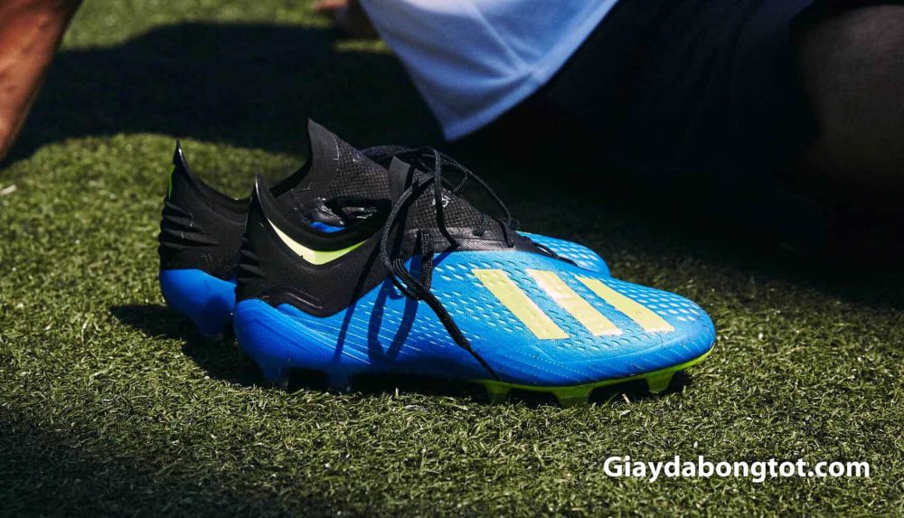 Giày đá bóng Adidas X phiên bản có dây với thiết kế đẹp mắt và trọng lượng nhẹ