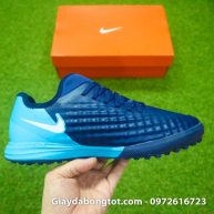 Các vân nổi hỗ trợ kiểm soát bóng trên bề mặt thân giày là đặc trưng của Nike Magista