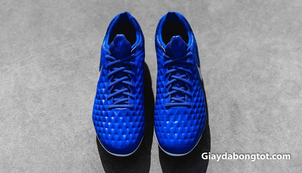 Giày bóng đá Nike Tiempo Legend 8 New Lights được phối màu xanh dương đẹp mắt