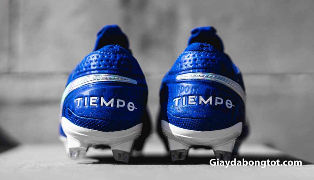 Gót giày đá banh Nike Tiempo Legend 8 với logo móc Nike trùm lên cùng với logo dòng giày Tiempo đẹp mắt