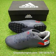 Thiết kế da giày mềm mỏng êm chân giúp mang lại cảm giác thật chân lúc chơi bóng