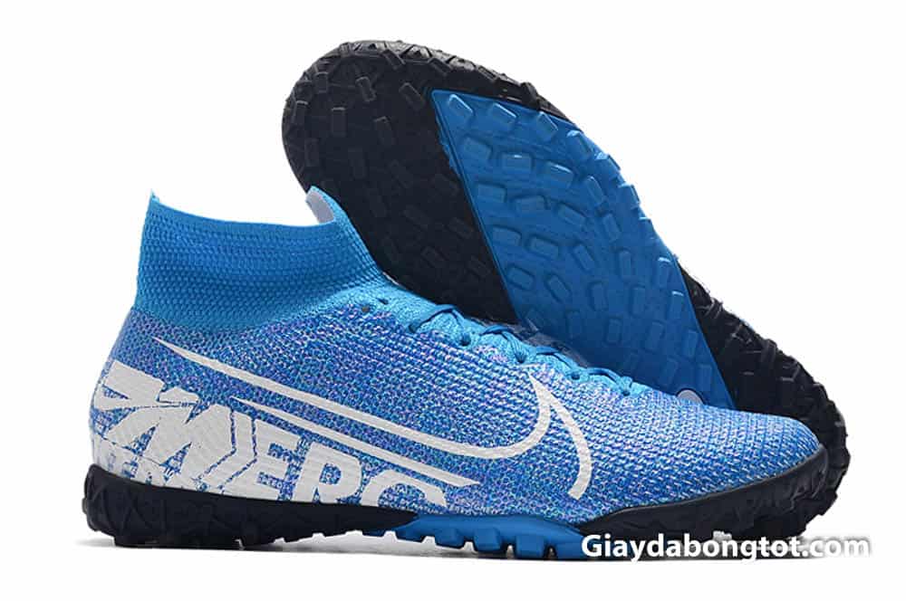 Thiết kế đinh dăm TF của giày Nike Vapor 13 và Superfly 7 có độ bám sân tốt