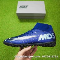 Thiết kế cổ cao ôm chân và khá dễ mang với cổ thun co giãn tốt (Các bé không cần buộc dây vẫn chắc chân)