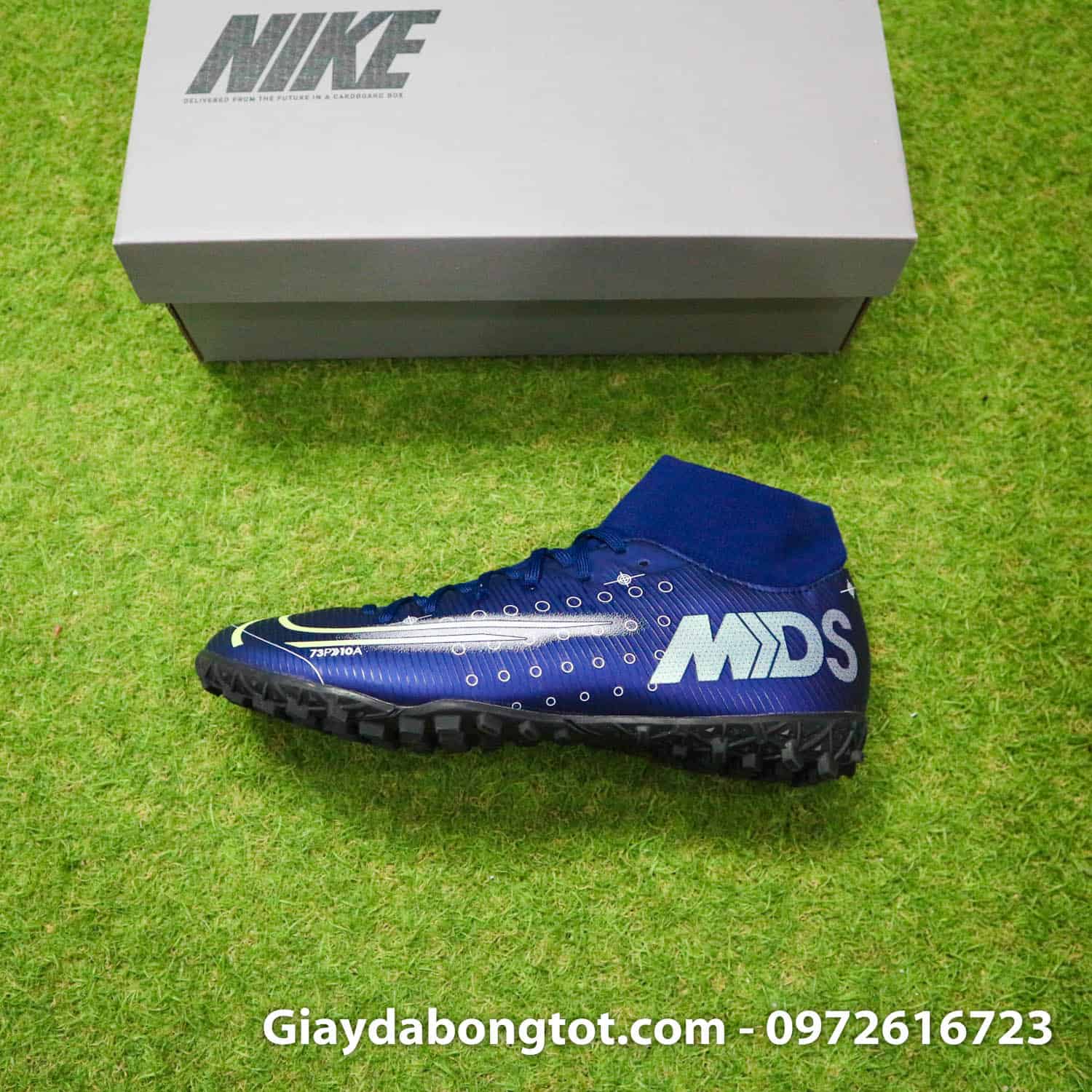 Giày đá bóng Nike Dream Speed là phiên bản mà siêu sao Ronaldo CR7 đang sử dụng trên sân cỏ