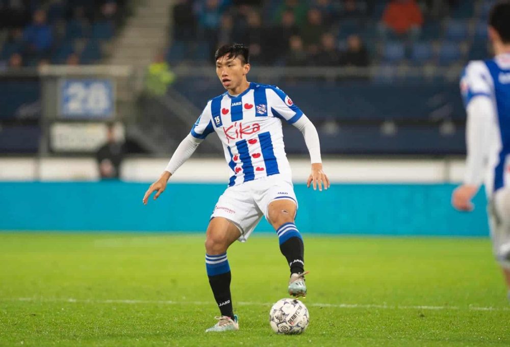 Văn Hậu lần đầu được ra sân trong màu áo Heerenveen với giày Adidas X19.1 FG