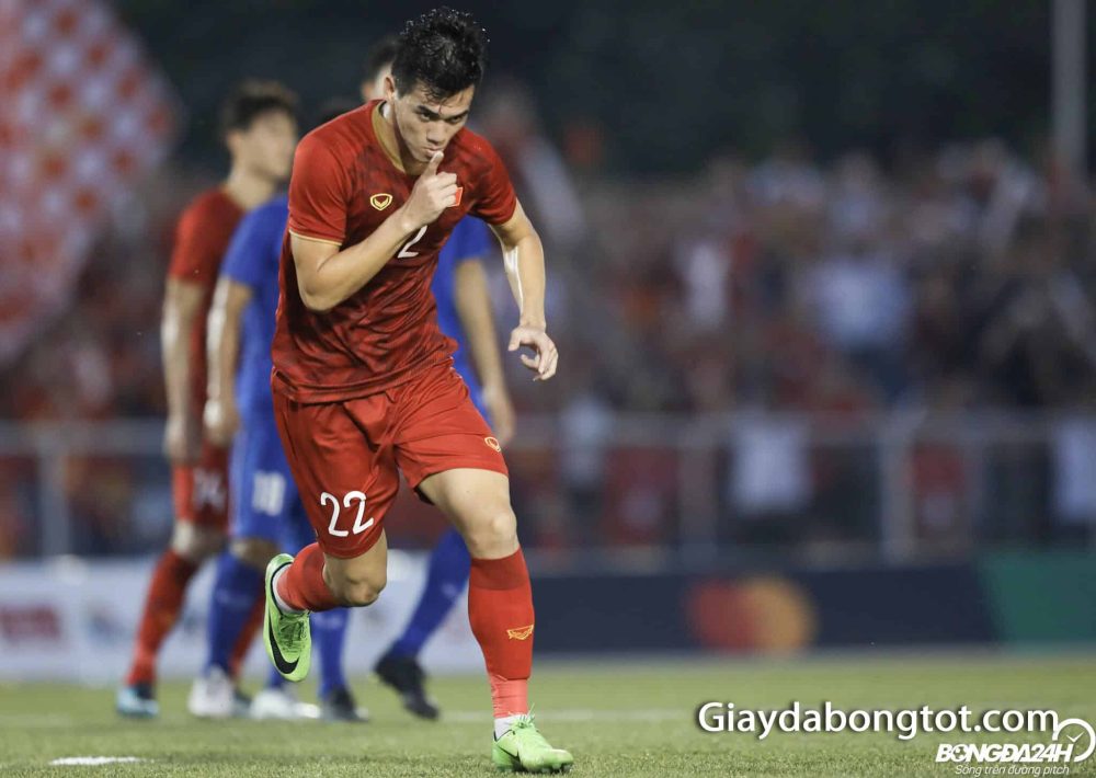 Sau màn trình diễn tuyệt vời của Tiến Linh thì đôi giày đá bóng Nike Mercurial màu xanh lá sẽ được tìm kiếm rất nhiều