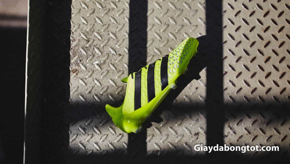 Vẻ đẹp của mẫu giày đá bóng quốc dân đội tuyển Việt Nam Adidas ACE 16.1 FG vàng chuối