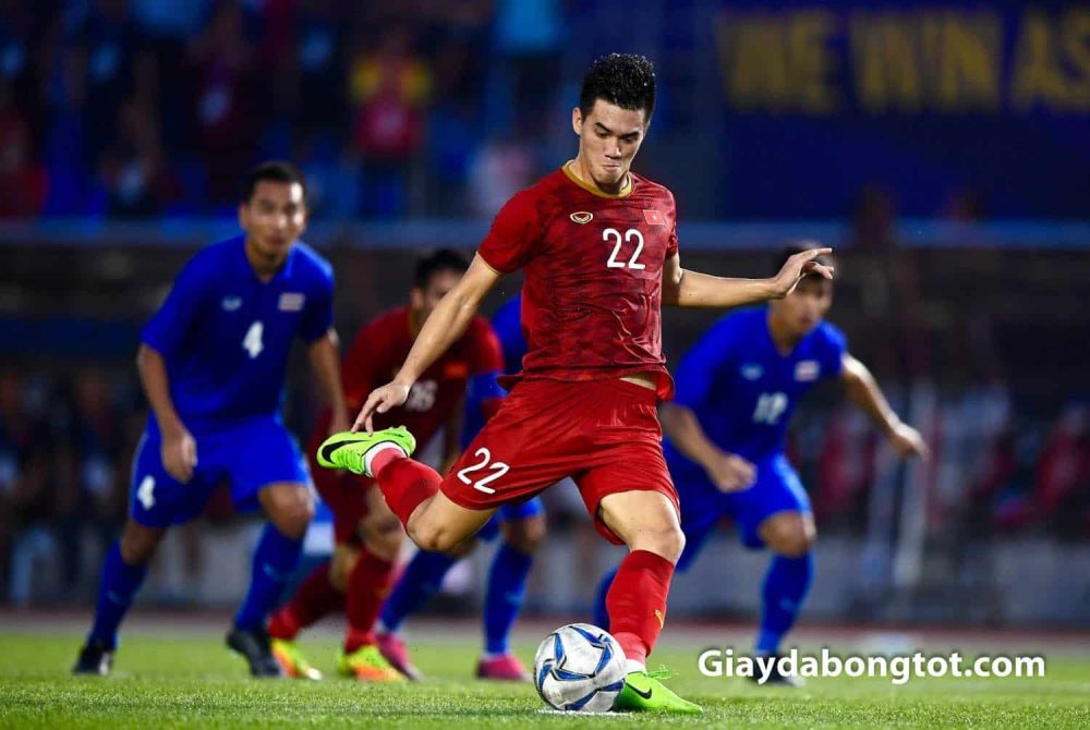 Các cầu thủ Việt Nam rất yêu thích sử dụng dòng giày siêu nhẹ Nike Mercurial