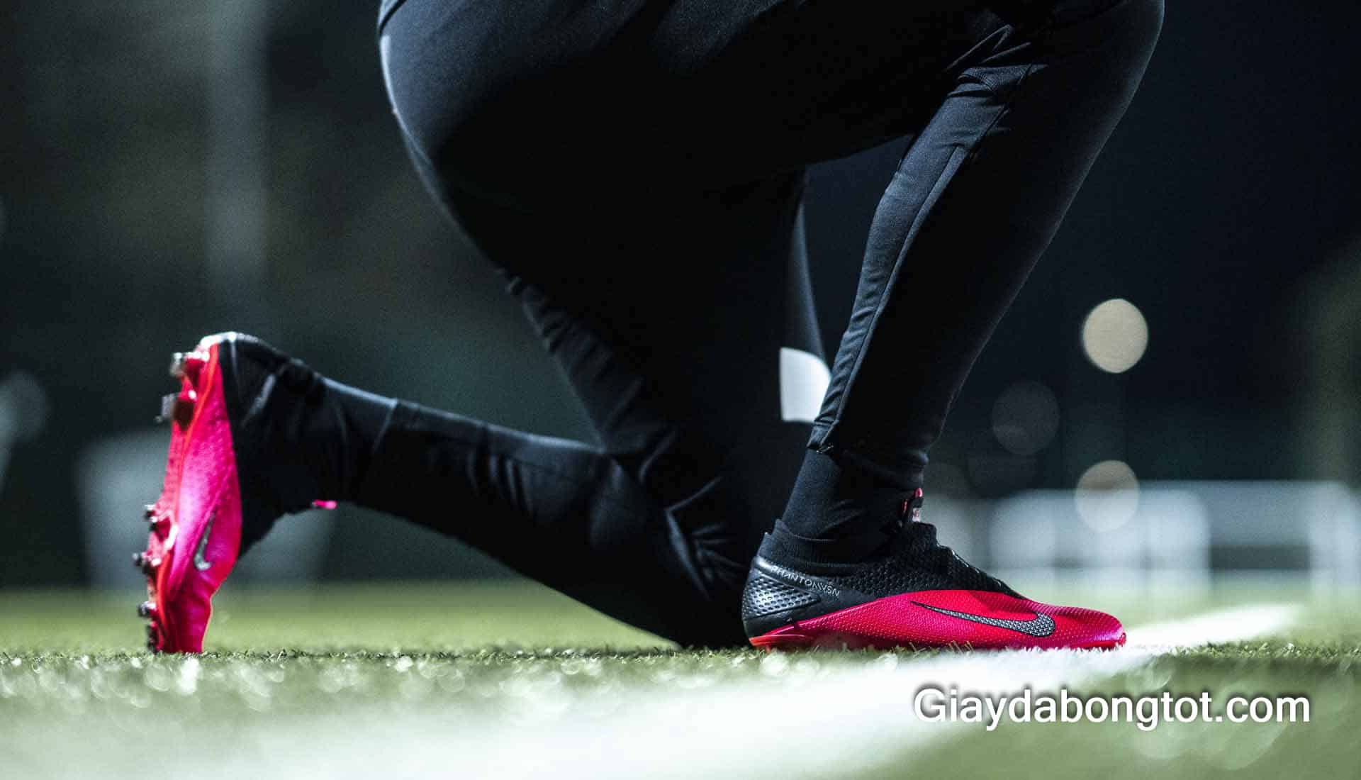 Trải nghiệm giày Nike Phantom VSN thế hệ mới trên sân cỏ nhân tạo