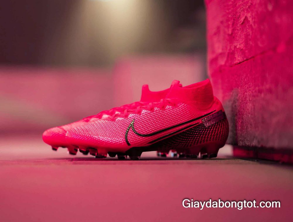 Dòng giày Nike Mercurial Superfly được nhiều cầu thủ có lối chơi tốc độ lựa chọn