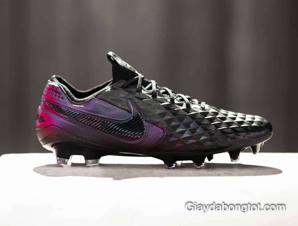 Công nghệ xử lý da thật Kangaroo hoàn hảo của Nike tạo nên các vân nổi hình thoi trên bề mặt